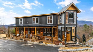 981 Wiley Oakley Dr, Gatlinburg, TN 37738