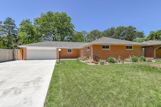 1945 S 44th St, Lincoln, NE 68506