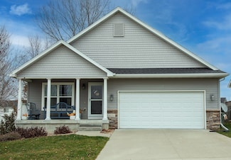 4151 Mockingbird Ln, Waterloo, IA 50701