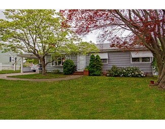 9 Hilltop Rd, North Dartmouth, MA 02747