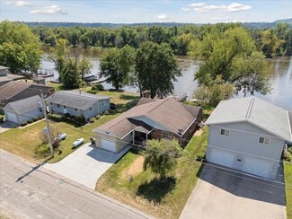 1212 Jack Oak Rd, Cassville, WI 53806
