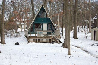 829 Shoshone Rd, Fontana, WI 53125