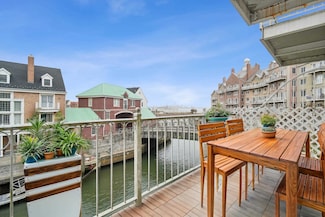 200 Shearwater Ct W Unit 22, Jersey City, NJ 07305