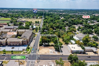 1532 Sam Houston Ave, Huntsville, TX 77340