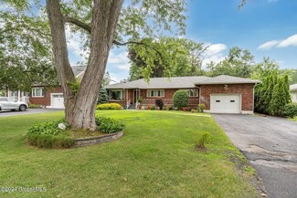 39 Miles Standish Rd, Schenectady, NY 12306