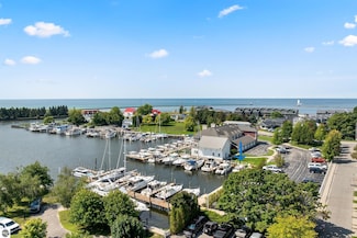 14 2nd St, Frankfort, MI 49635