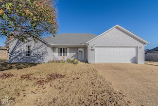 2801 Trowbridge Dr, Paragould, AR 72450