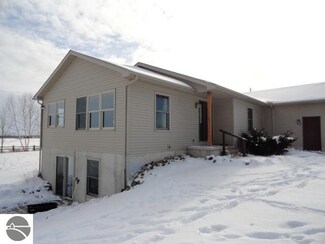 3415 S Athey Ave, Clare, MI 48617