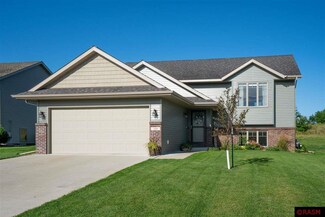 108 Hawk Ave, Eagle Lake, MN 56024