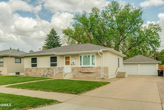 1713 Marian Dr, Bismarck, ND 58501