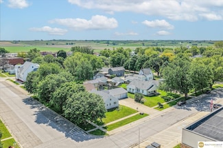 42 6th St, Woodbine, IA 51579