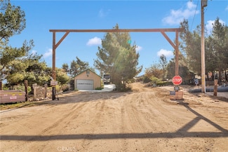 13633 Summit Valley Rd, Hesperia, CA 92345