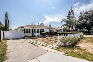 1725 Poinsettia St, Santa Ana, CA 92706