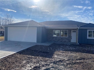 207 W 2nd St, Creighton, MO 64739