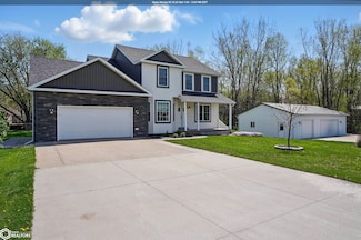 3050 Timber Creek Cir, Riverside, IA 52327