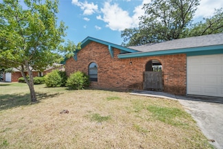 134 N 11th St, Jacksboro, TX 76458