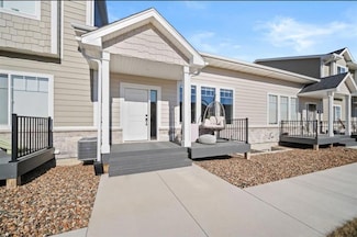 9140 Spring Crest Ln, West Des Moines, IA 50266