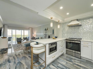 1 Bluebill Ave Unit 703, Naples, FL 34108