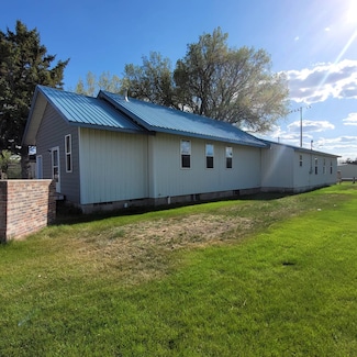 704 W 2nd St, Oshkosh, NE 69154