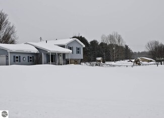 6245 Sunset Dr, Lake Ann, MI 49650