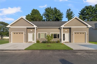53 W Valley Cir, West Warwick, RI 02893