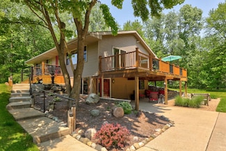 2619 S Kane Rd, Midland, MI 48640