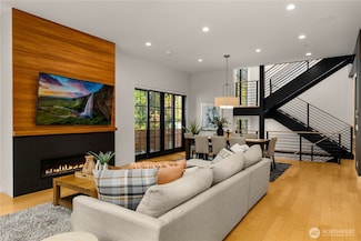 7002 93rd Ave SE, Mercer Island, WA 98040