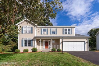 8 Hampshire Place, Clifton Park, NY 12065