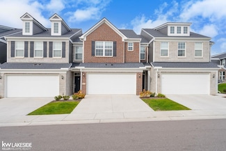 324 Strawberry Dr, Rochester Hills, MI 48307