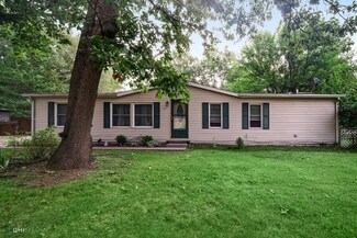 10895 Edgewood Dr, Demotte, IN 46310