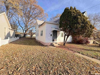 911 W Hurlburt St, Peoria, IL 61605