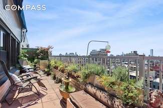 210 E 15th St, New York, NY 10003
