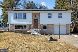 6050 Edward Dr, Mechanicsburg, PA 17050