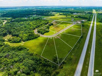 14434 Wildwood Cir, Wamego, KS 66547
