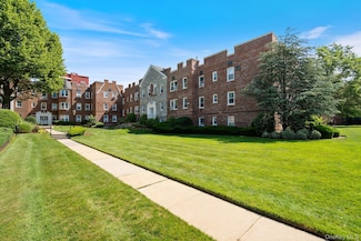 102 S Village Ave Unit 2B, Rockville Centre, NY 11570