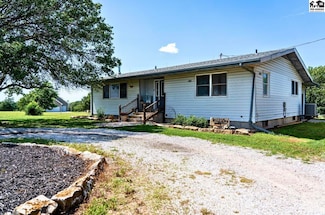 2044 Arrowhead Rd, Moundridge, KS 67107