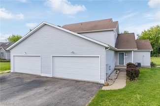 2413 Meadow Spring Cir, Akron, OH 44312