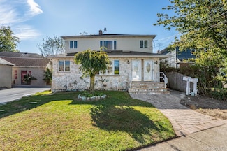 47 Jackson Ave, Mineola, NY 11501
