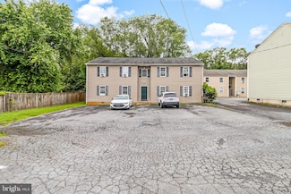 425 E 1st Ave, Charles Town, WV 25414