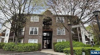 1466 Westgate Dr, Fort Lee, NJ 07024