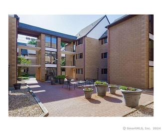 181 Loomis Dr Unit 145, West Hartford, CT 06107