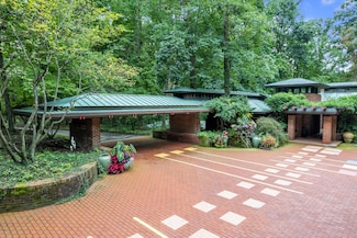 5140 Turtle Pointe Dr, Ann Arbor, MI 48105