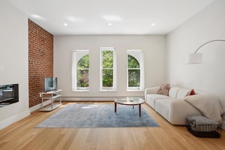 139 E 95th St Unit 2, New York, NY 10128