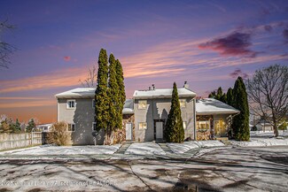 925 Brookside Dr Unit 120, Grand Ledge, MI 48837