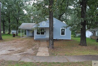 311 E 13th St, Hope, AR 71801
