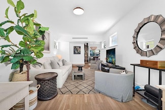 915 8th St Unit 105, Miami Beach, FL 33139