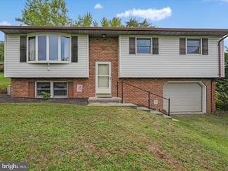 26 2 1 2 Mile Rd, Pine Grove, PA 17963