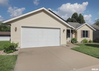 2035 N Gayman Ave, Davenport, IA 52804