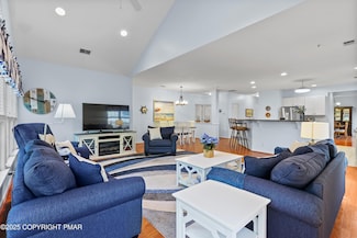 60 Glenmoor Cir N, Easton, PA 18045