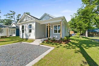 211 NE 78th St, Oak Island, NC 28465